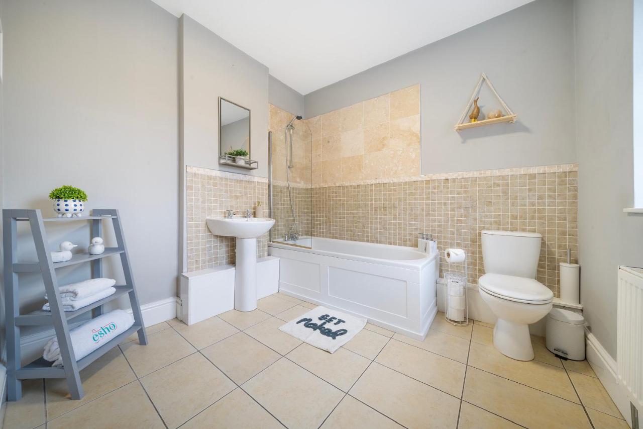 1 Bed House, Free Parking, 15 Minutes From Cheltenham Races Глостер Экстерьер фото