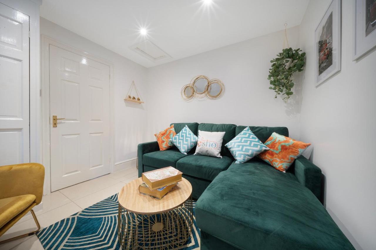 1 Bed House, Free Parking, 15 Minutes From Cheltenham Races Глостер Экстерьер фото