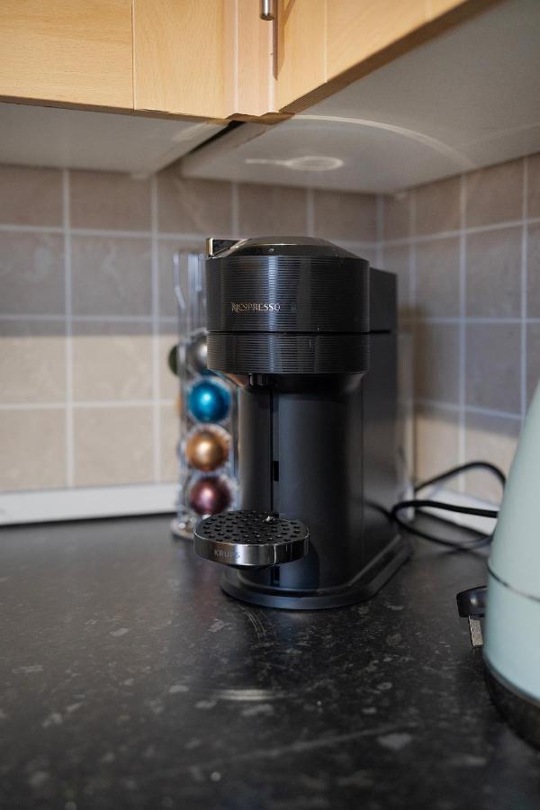 1 Bed House, Free Parking, 15 Minutes From Cheltenham Races Глостер Экстерьер фото