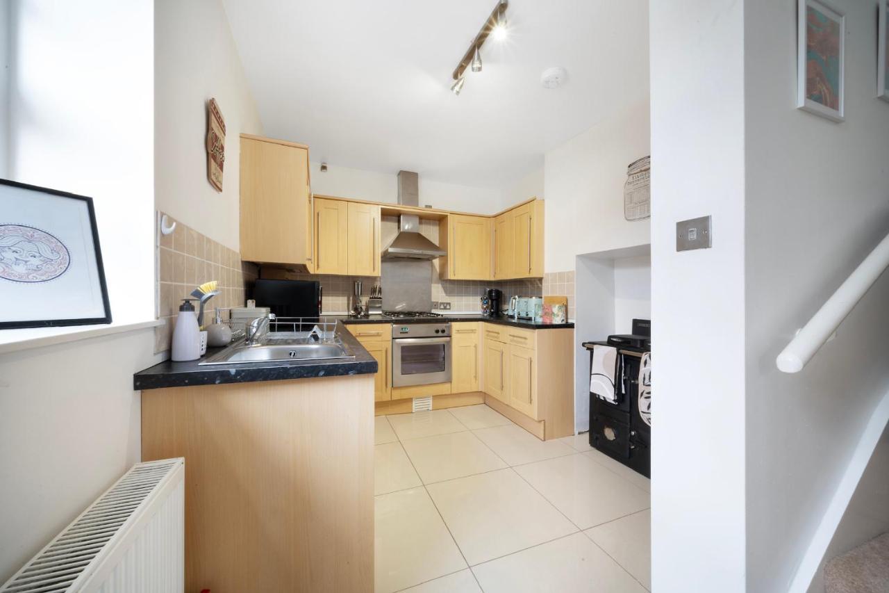1 Bed House, Free Parking, 15 Minutes From Cheltenham Races Глостер Экстерьер фото
