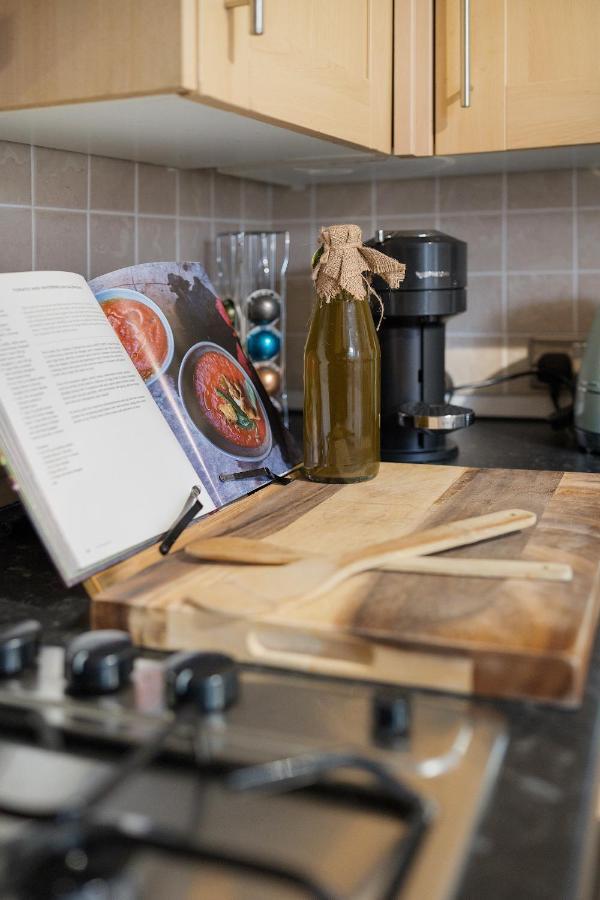 1 Bed House, Free Parking, 15 Minutes From Cheltenham Races Глостер Экстерьер фото